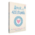 Capa do livro Amor & Azeitonas, de Jenna Evans Welch, com ilustração de um coração rosa e detalhes em azul. — Plenitude