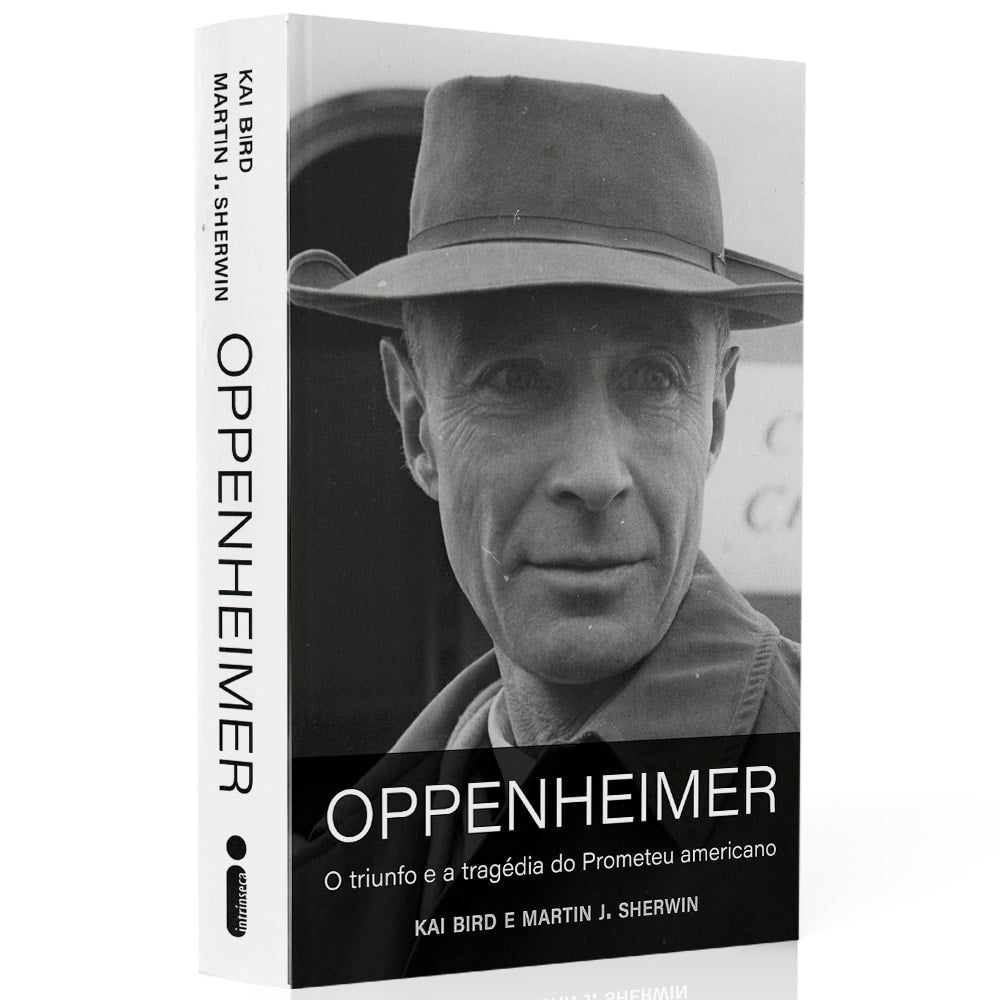 Livro Oppenheimer | Kai Bird e Martin J. Sherwin, capa em preto e branco com foto do autor. — Plenitude
