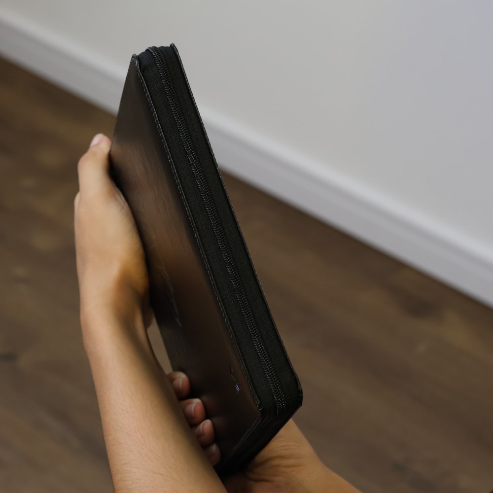 Biblia NVT Leia e Anote | Fiel e Verdadeiro | Capa Luxo Zíper Preta