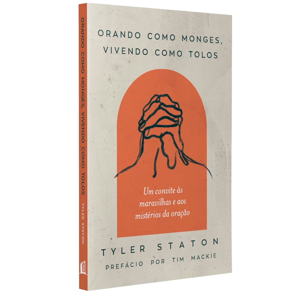 Livro Orando Como Monges, Vivendo Como Tolos, de Tyler Staton, capa bege com desenho de mãos. — Plenitude