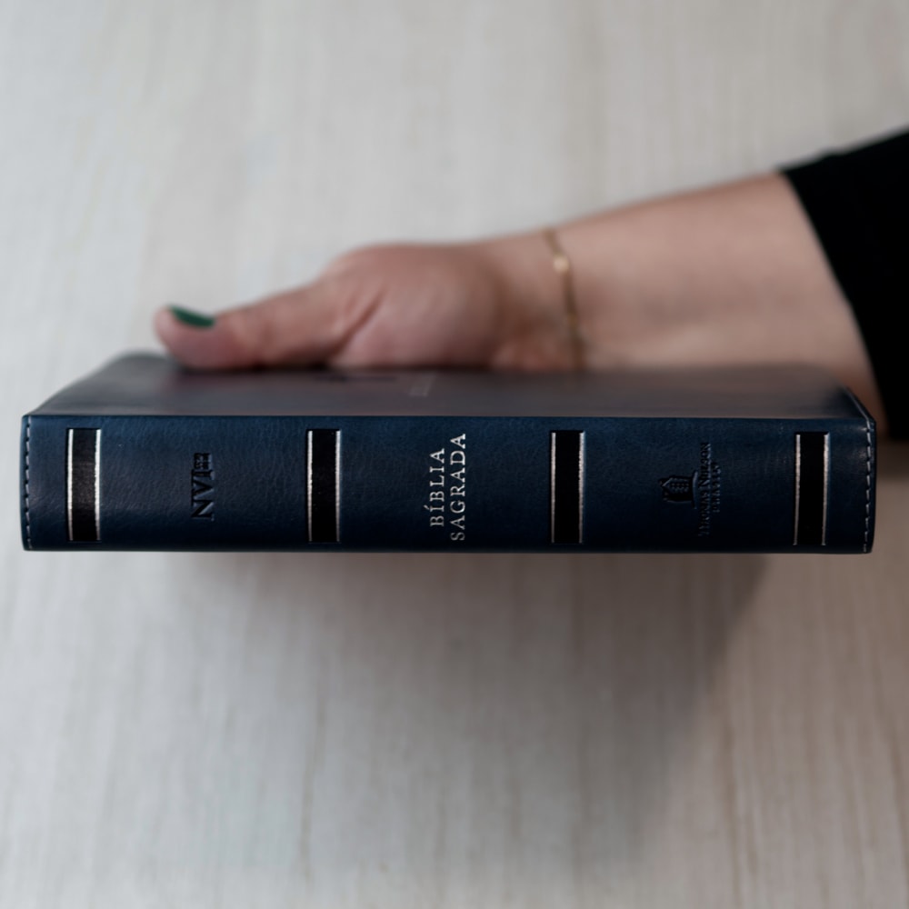 Bíblia Sagrada | NVI | Letra Grande | Leitura Perfeita | Couro Soft Azul