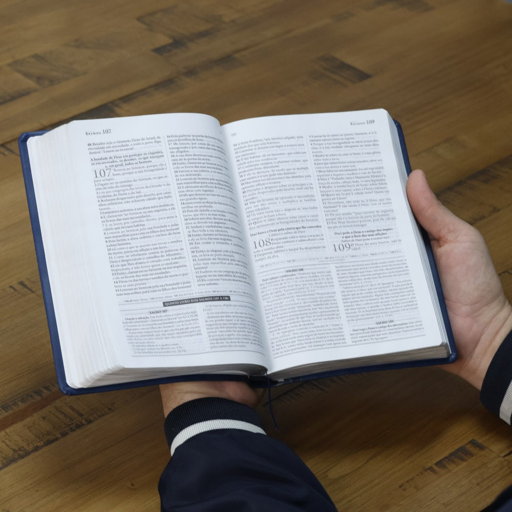 Bíblia de Estudo Explicada | ARC | Letra Média | Luxo Harpa Cristã Azul