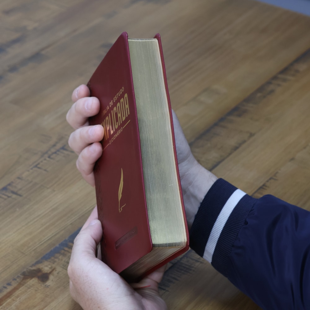 Bíblia de Estudo Explicada | ARC | Letra Média | Luxo Harpa Cristã Vinho