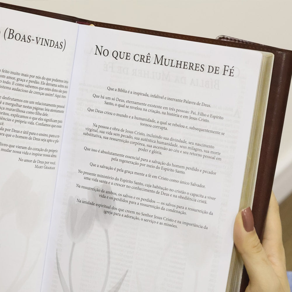 Bíblia da Mulher de Fé | NVI | Letra Grande | Courosoft Vinho Com Fechamento Carteira