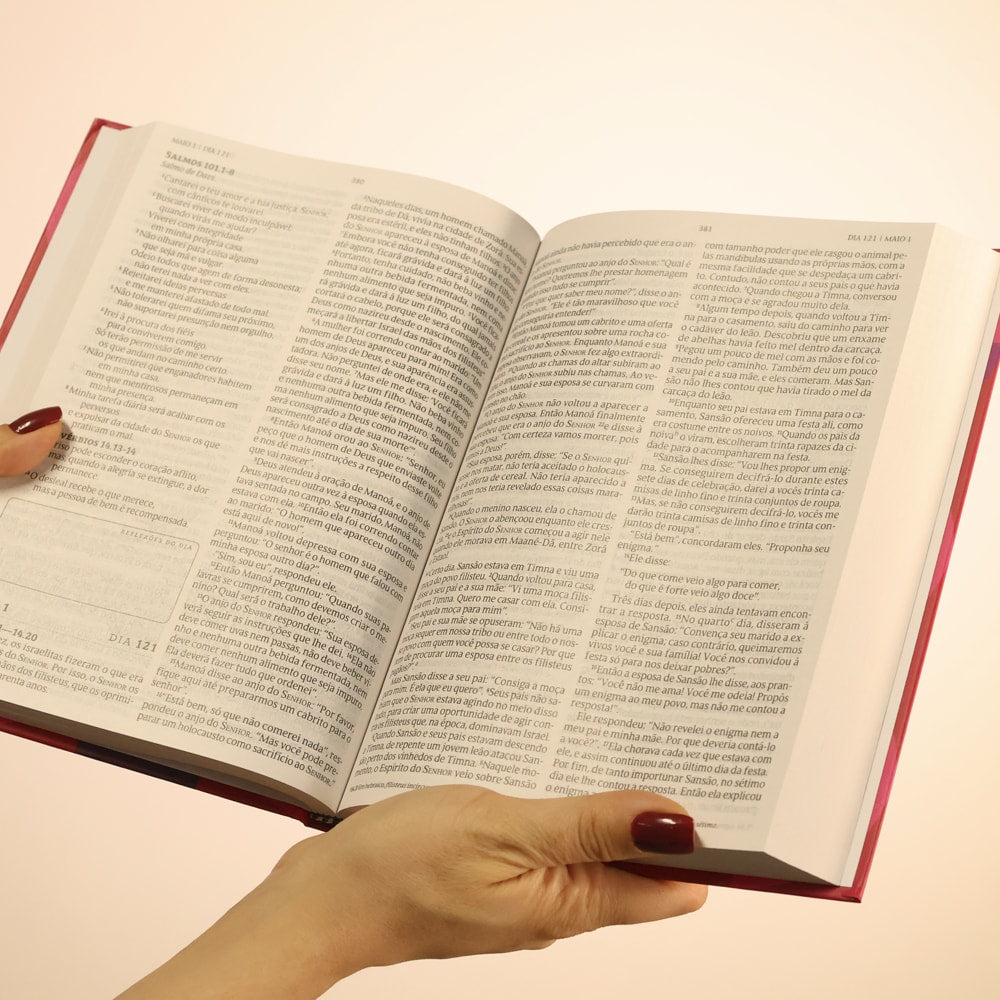 Bíblia 365 Roxa Feminina | NVT | Letra Grande | Capa Dura