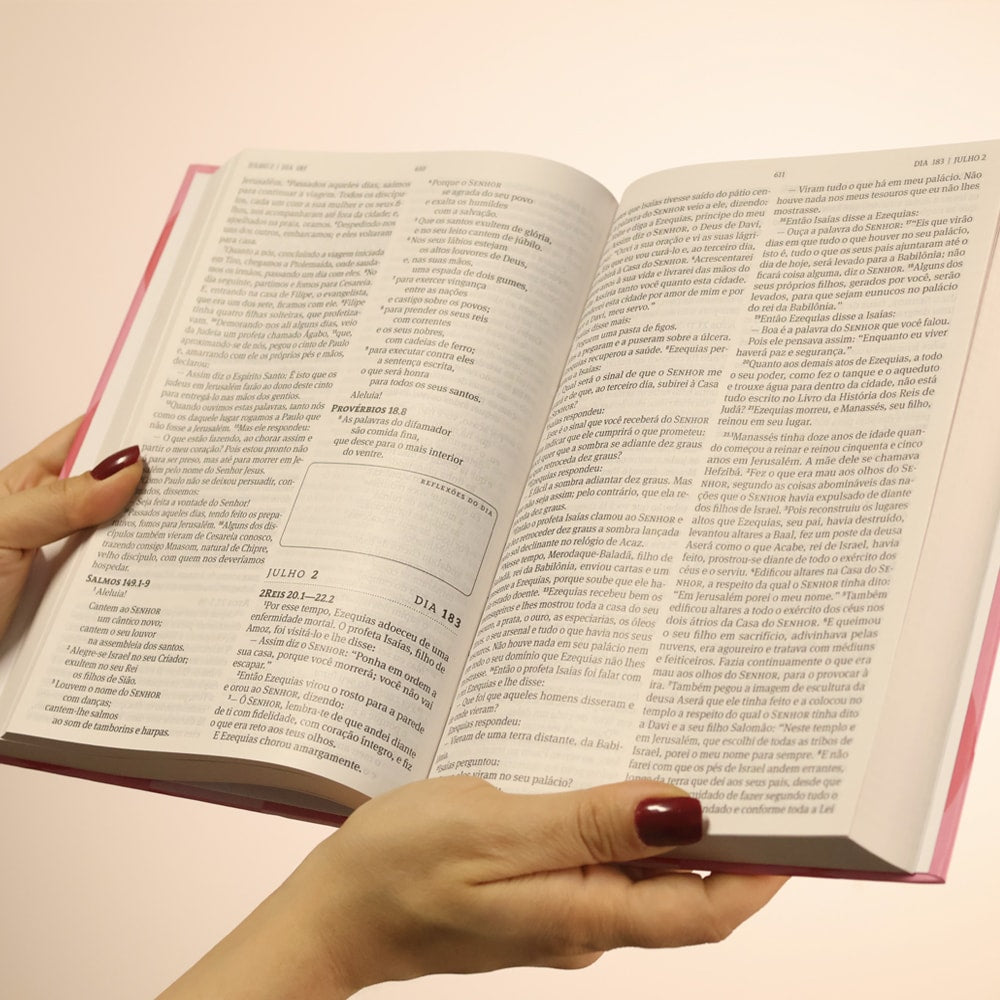 Bíblia 365 Rosa Feminina | NAA | Letra Grande | Capa Dura