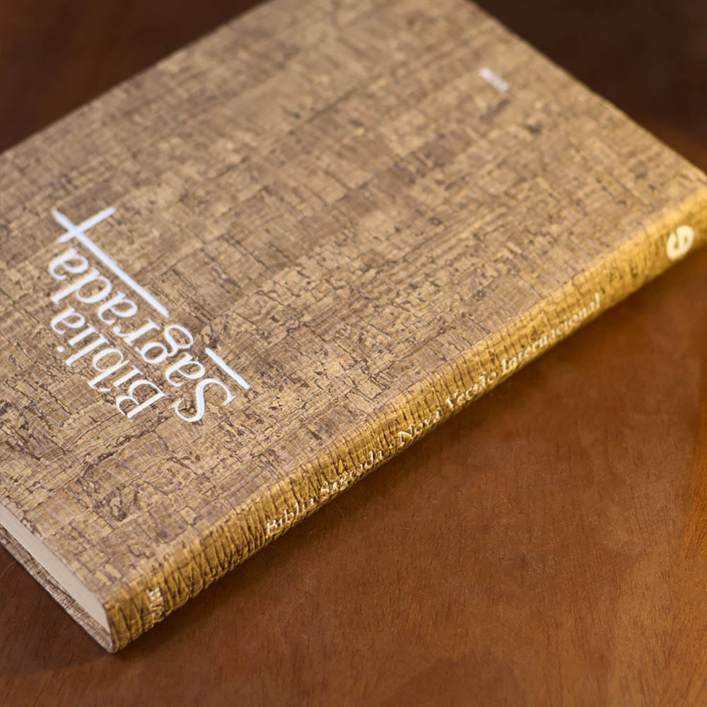 Bíblia Sagrada | NVI | Letra Normal | Capa Luxo Madeira Escura