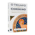 Livro de capa dura O Triunfo do Cordeiro, de Dennis Johnson, com ilustração de cordeiro em mosaico. — Plenitude