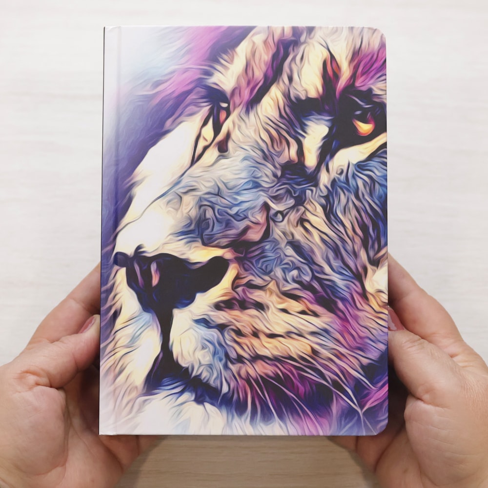 Bíblia Sagrada Leão Consumado | ARC | Letra Maior | Harpa e Corinhos | Capa Dura