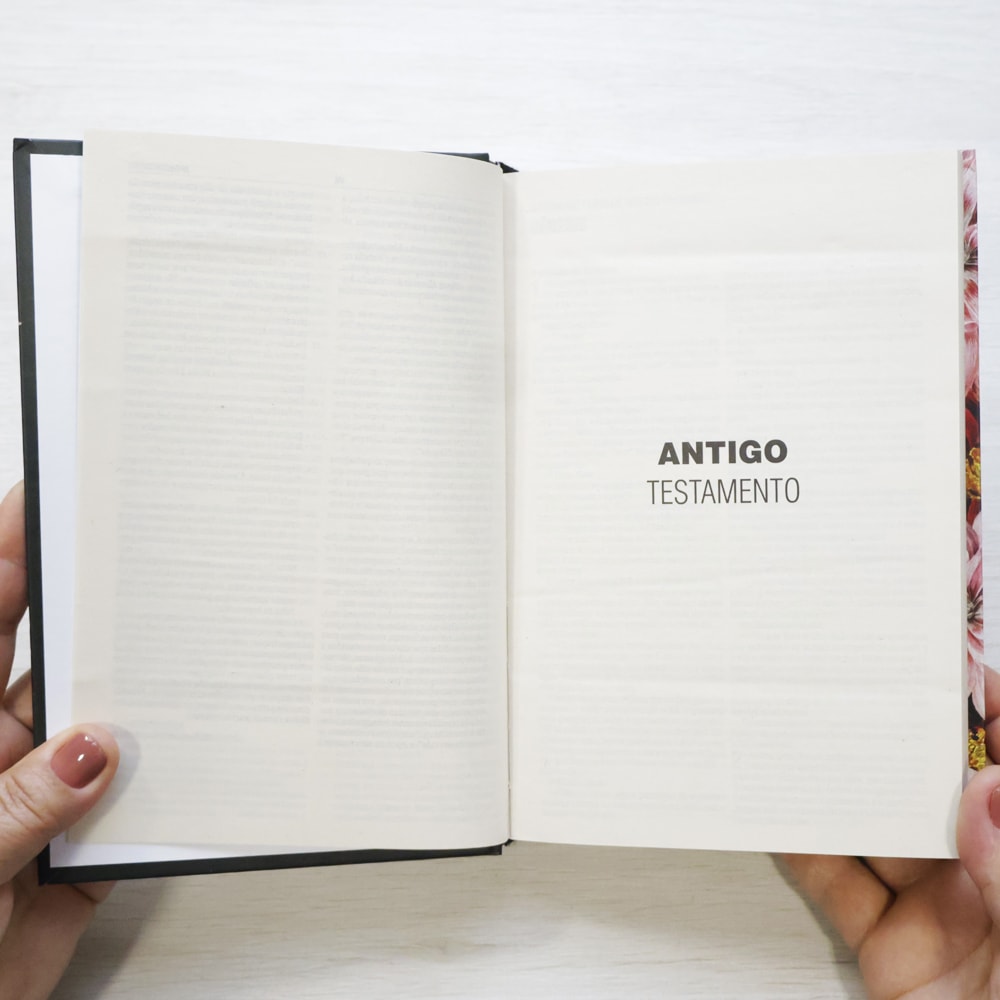 Bíblia Sagrada Crisântemo | NAA | Letra Normal | Capa Dura