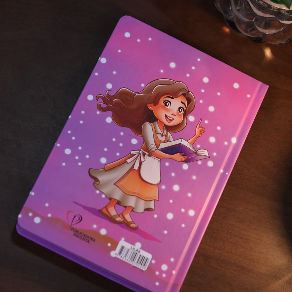Bíblia das Meninas Corajosas | ARC | Capa Dura Lilás | Harpa Avivada e Corinhos