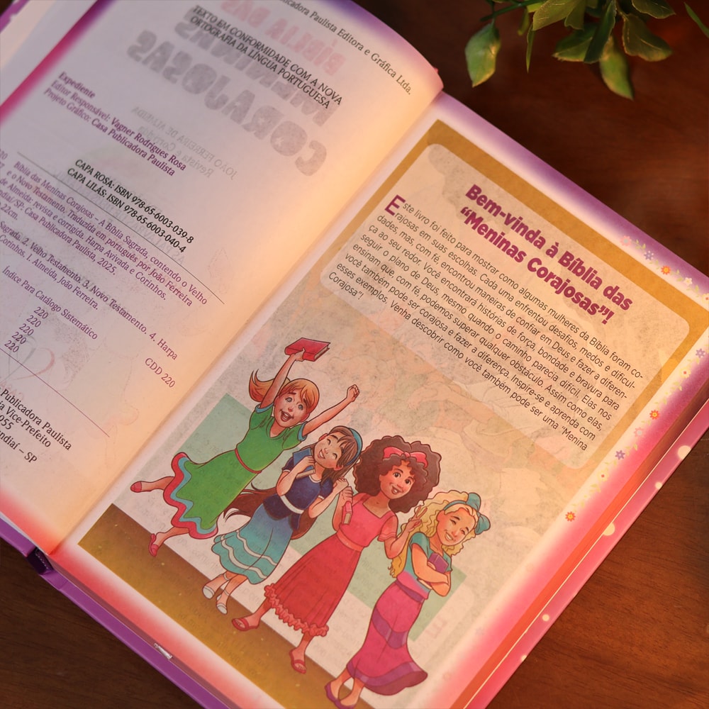 Bíblia das Meninas Corajosas | ARC | Capa Dura Lilás | Harpa Avivada e Corinhos