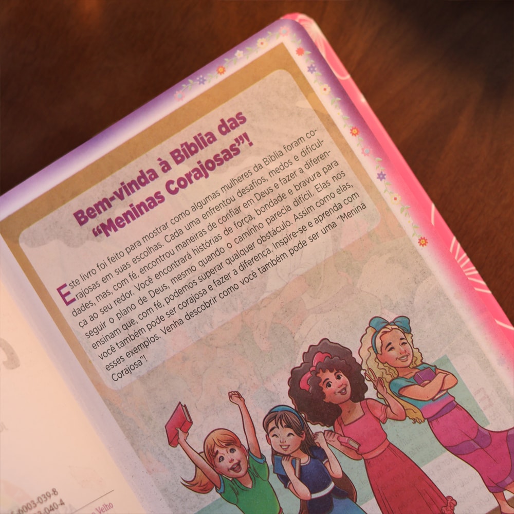 Bíblia das Meninas Corajosas | ARC | Capa Dura Rosa | Harpa Avivada e Corinhos