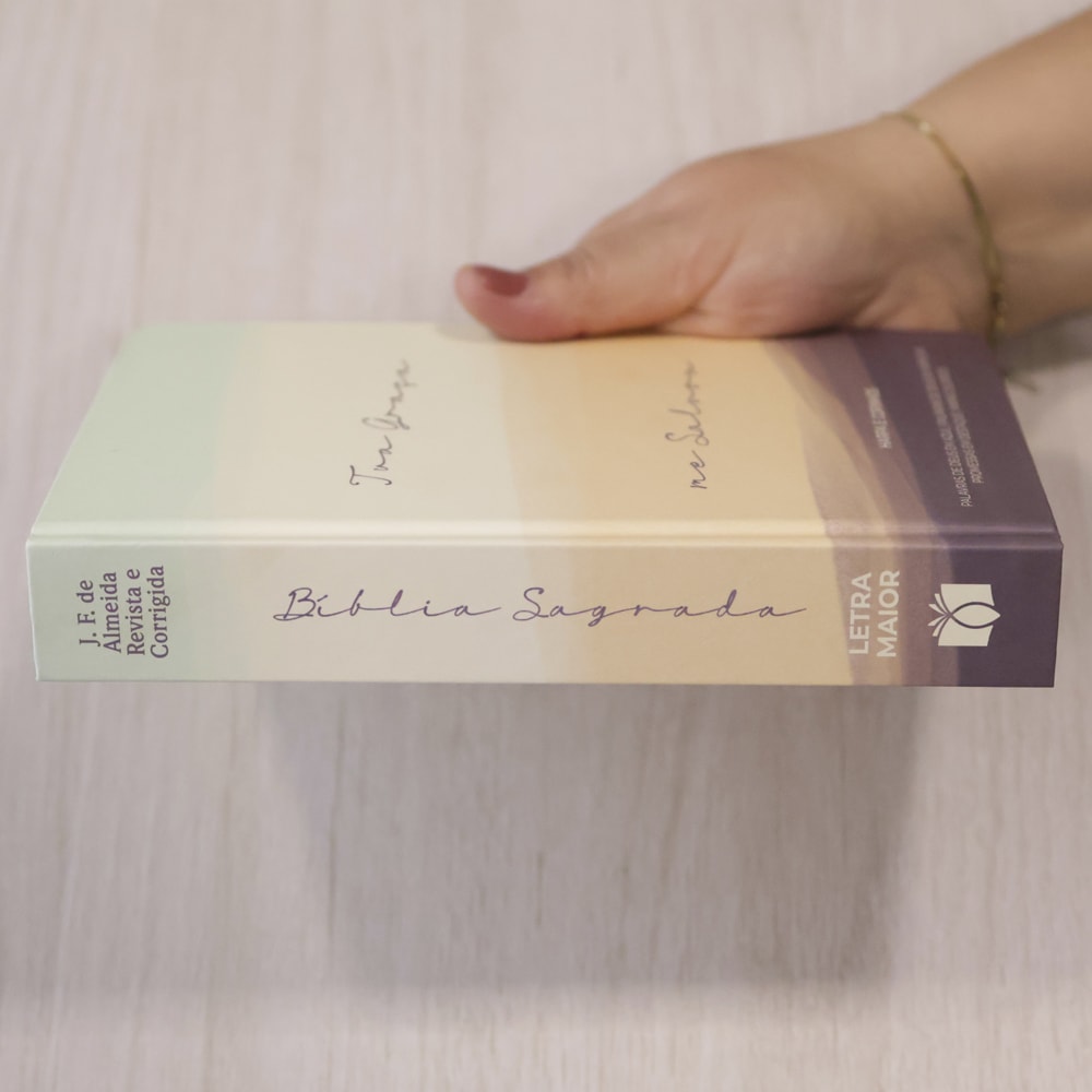 Bíblia Sagrada Tua Graça | ARC | Letra Maior | Harpa e Corinhos | Capa Dura