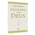 Livro Encontros Com Deus de Frank de Oliveira, capa branca com detalhes dourados e folha. — Plenitude