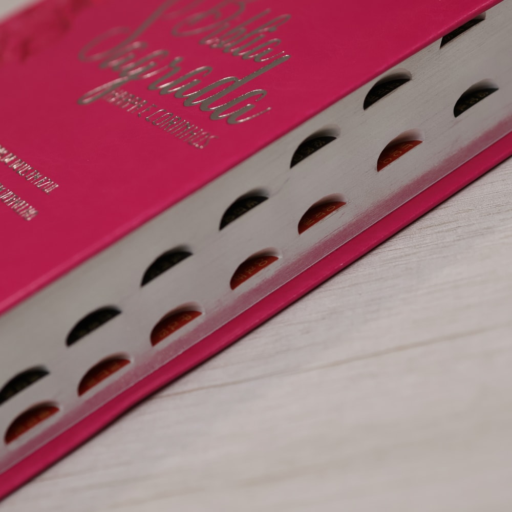 Bíblia Sagrada | Letra Hipergigante | ARC | Harpa Avivada e Corinhos | Capa PU Luxo Floral Dália Pin