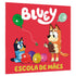 Livro infantil Bluey: Escola de Mãe, capa vermelha com personagens Bluey e Bingo. — Plenitude