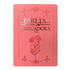 Bíblia da Pregadora Fiel, capa luxo rosa com detalhes dourados e ilustração floral. — Plenitude