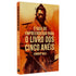 Livro de capa dura "O Guia do Empreendedor Para o Livro dos Cinco Anéis" de Dominic Hale, em tons de laranja com ilustração de um samurai. — Plenitude