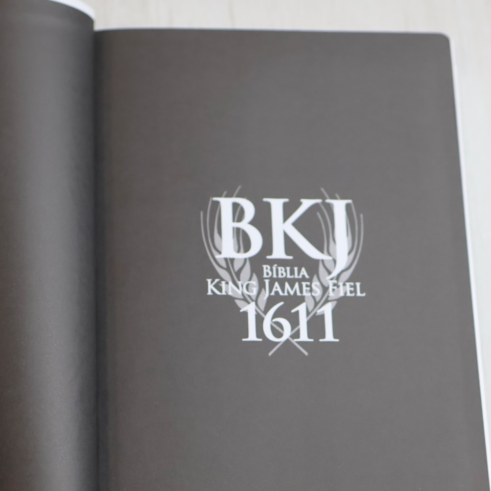 Bíblia King James Fiel 1611 | Extra Gigante | Capa Luxo Branca