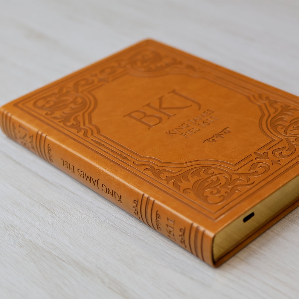 Bíblia King James Fiel 1611 | Extra Gigante | Capa Luxo Castanha