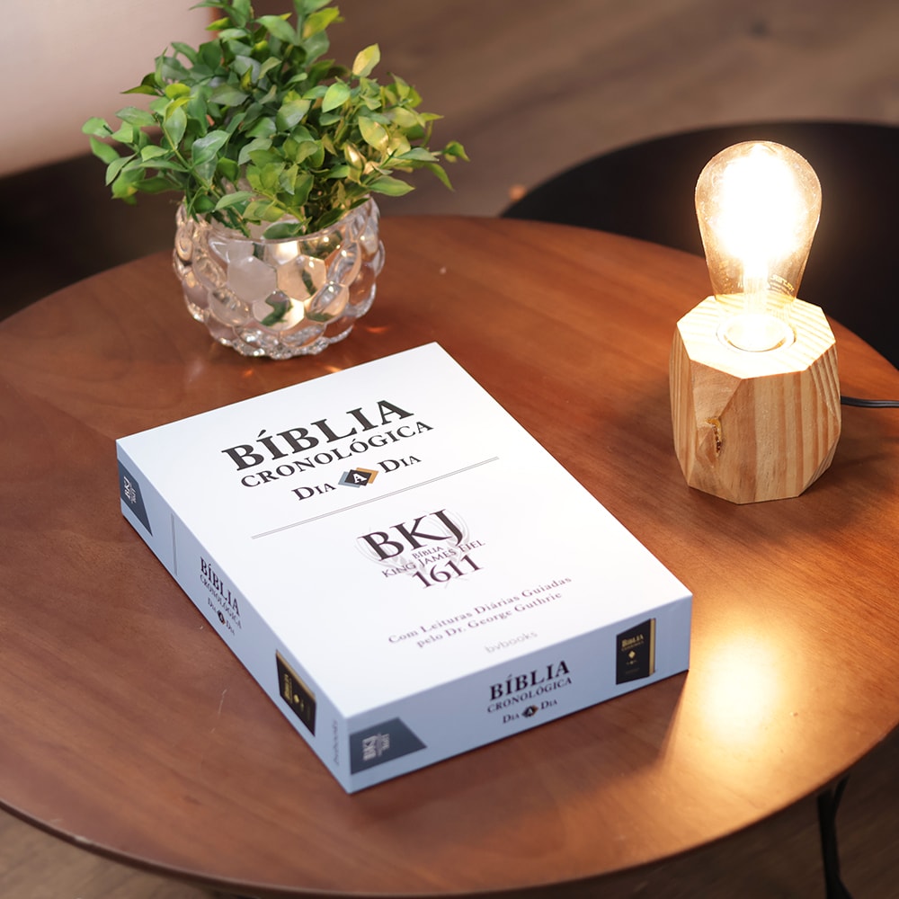 Bíblia Cronológica Dia a Dia | King James 1611 | Capa Dura Preta