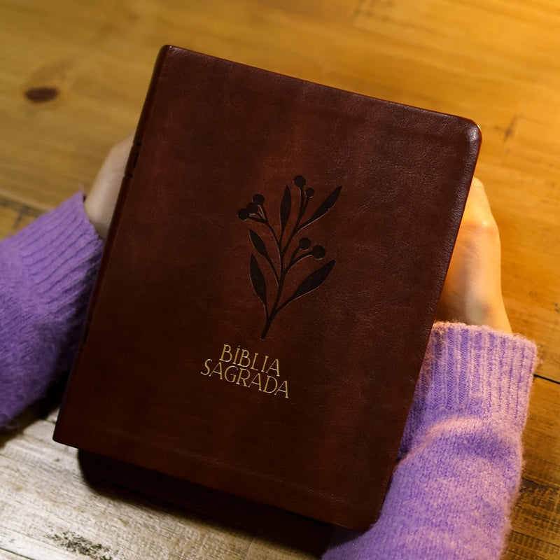 Bíblia Mulheres | Viviane Martinello | NVT | Espaço Para Anotações | Capa Luxo Oliveira Marrom