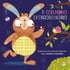 Livro infantil "O coelhinho extraordinário", capa roxa com coelho marrom, insetos e flores. — Plenitude