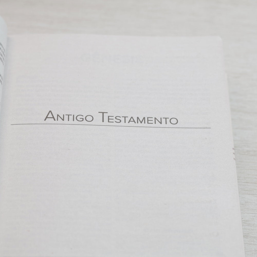 Bíblia Sagrada Flor | NVI | Letra Normal | Capa Dura