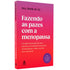Livro Fazendo as Pazes Com a Menopausa, capa rosa e laranja com título em branco. — Plenitude