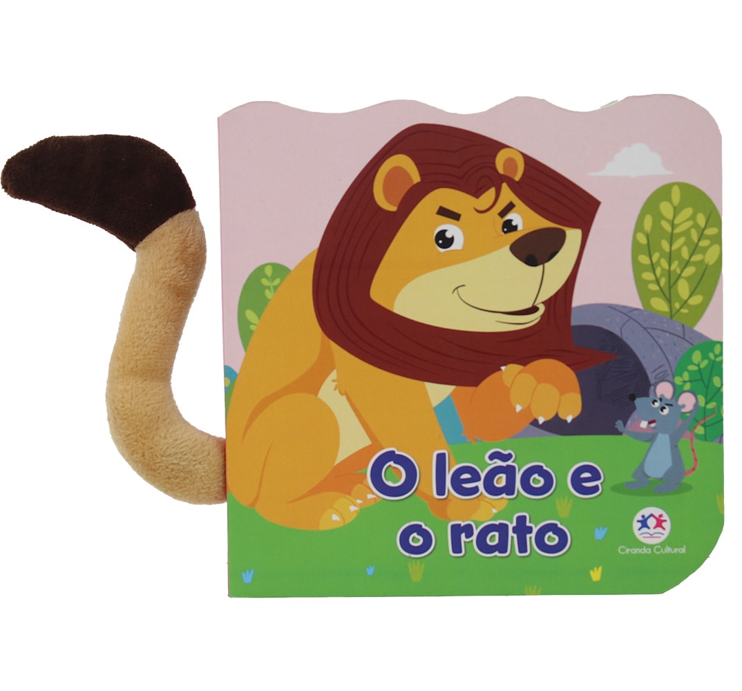 Livro infantil O leão e o rato, capa colorida com leão, rato e cauda de leão de pelúcia. — Plenitude