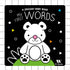 Livro sensorial "My First Words" da W. Books, capa preta e branca com urso e formas coloridas. — Plenitude