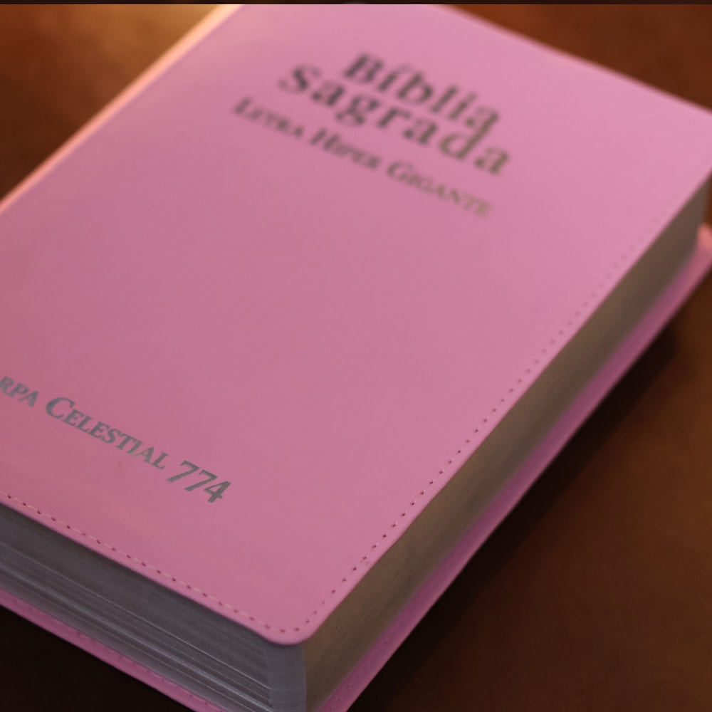 Bíblia Sagrada | ARC | Letra Hipergigante | Capa Luxo Rosa | Harpa Celestial 774
