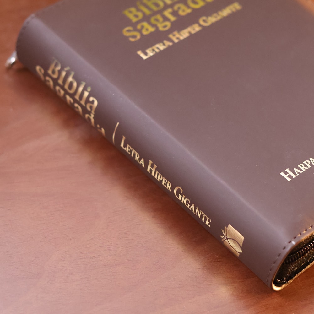 Bíblia Sagrada C/ Zíper | ARC | Letra Hipergigante | Capa Luxo Marrom | Harpa Celestial 774