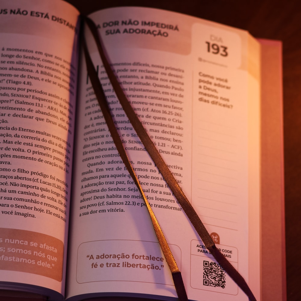 Devocional Priorize Deus 2026 | Mocha | Michel Simplício