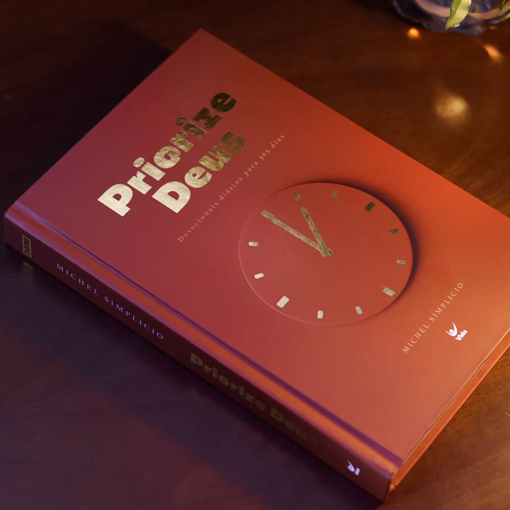 Devocional Priorize Deus 2026 | Marrom | Michel Simplício