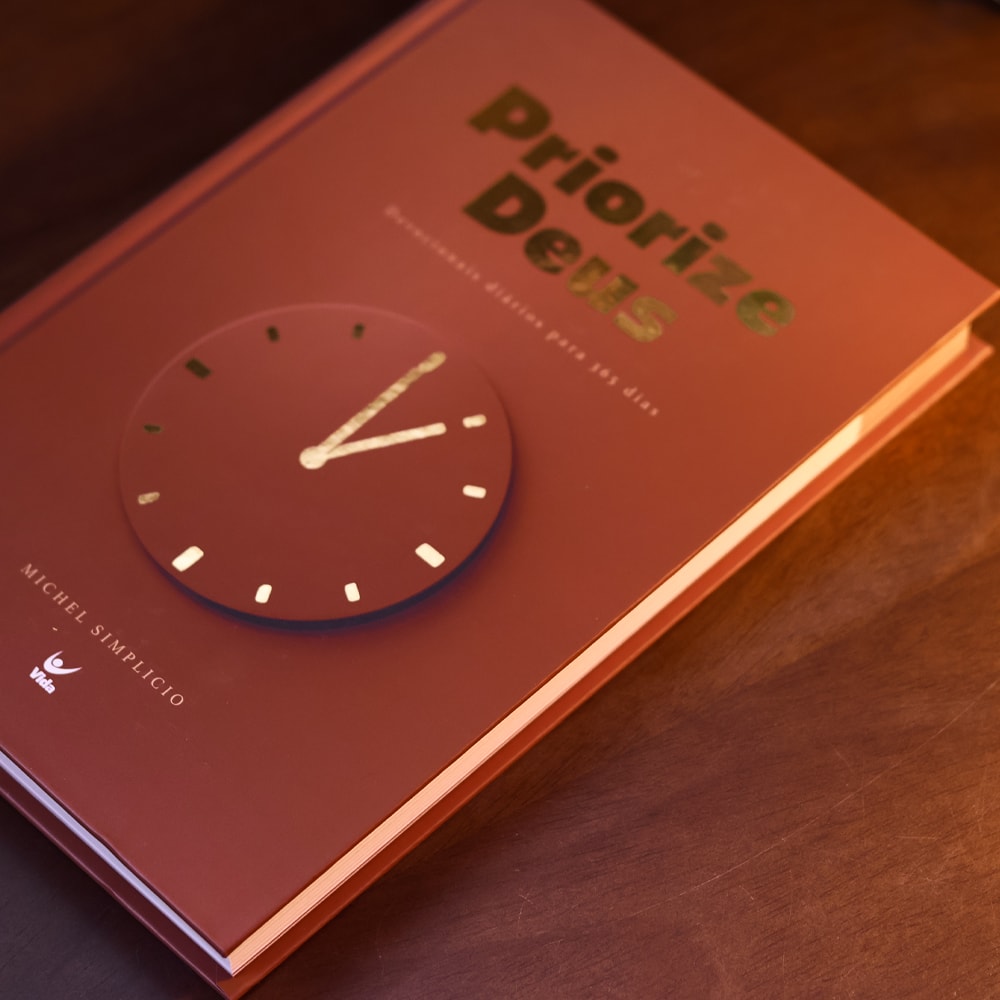 Devocional Priorize Deus 2026 | Marrom | Michel Simplício