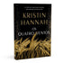 Livro de capa comum, Os Quatro Ventos, de Kristin Hannah. Capa preta com título dourado e campo de trigo dourado. — Plenitude