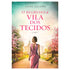 Livro O Regresso à Vila dos Tecidos de Anne Jacobs, capa com mulher de costas em jardim florido. — Plenitude