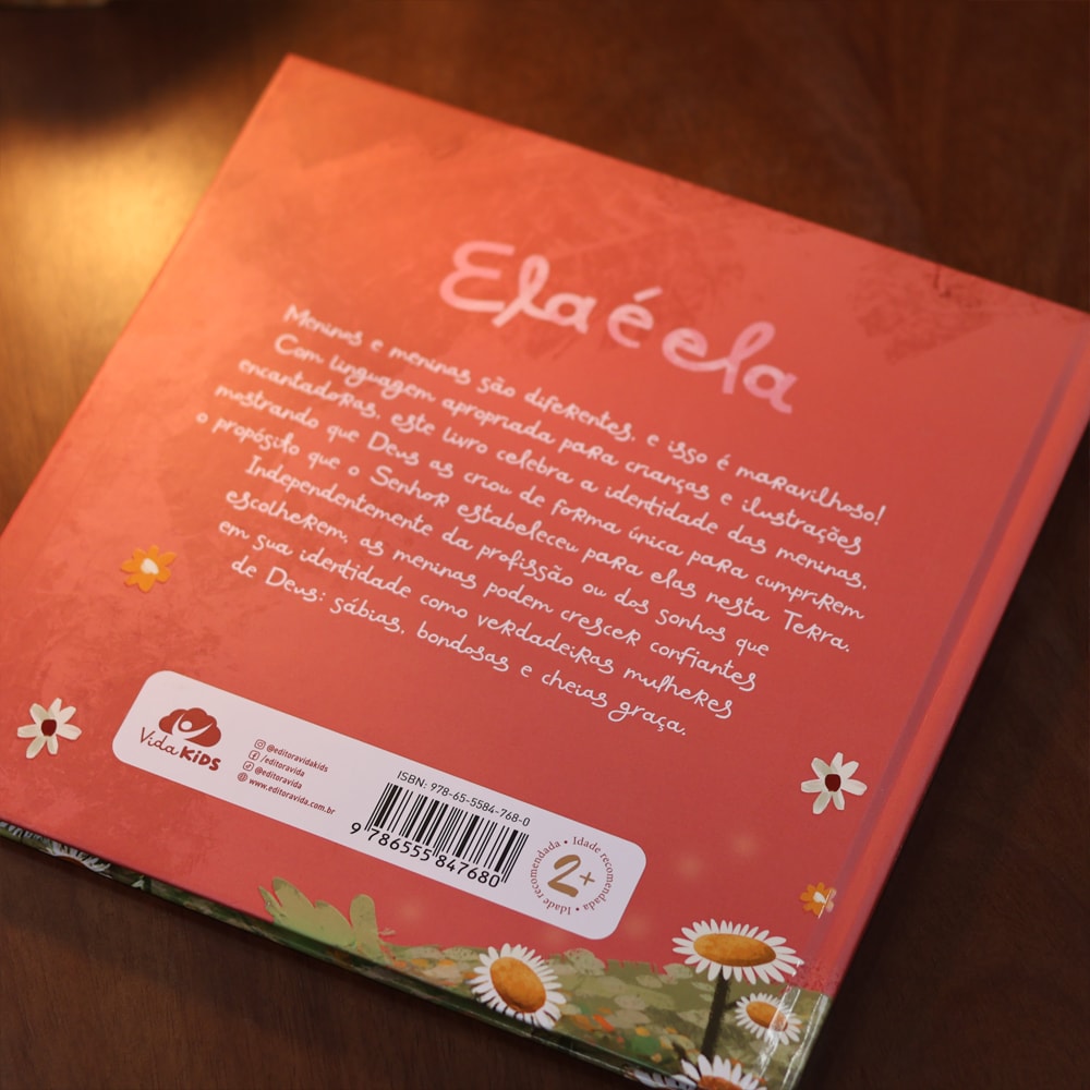 Ela é Ela | Ana Campagnolo e Nikolas Ferreira de Oliveira