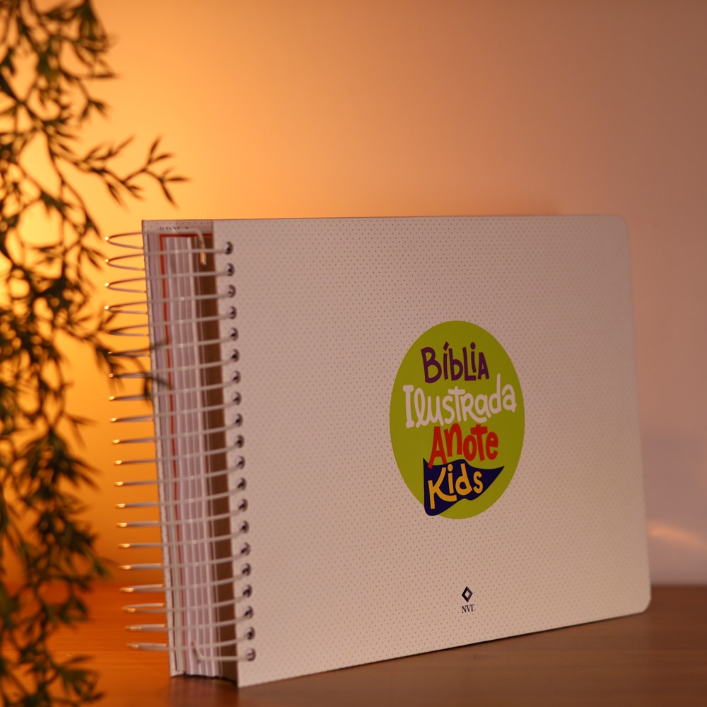 Bíblia Ilustrada Anote Kids | NVT | Capa Dura Stickers