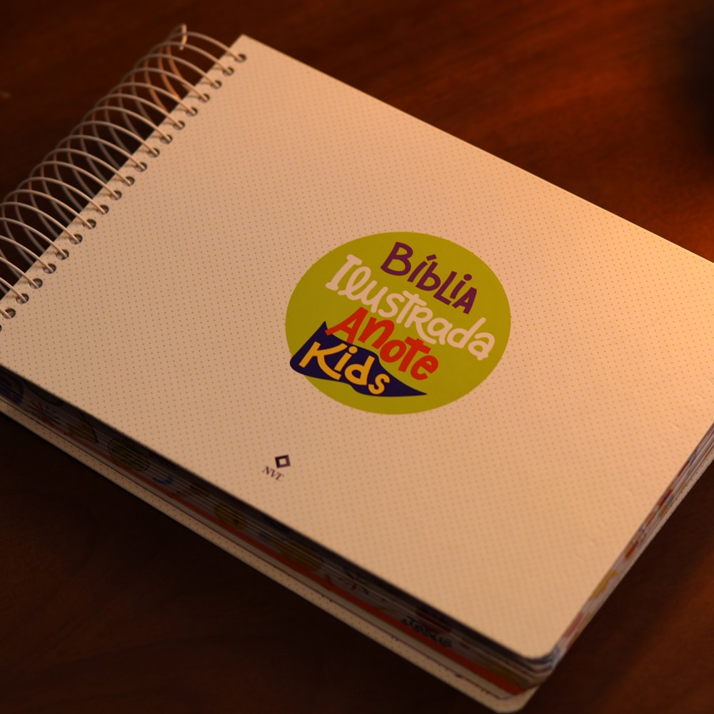 Bíblia Ilustrada Anote Kids | NVT | Capa Dura Stickers