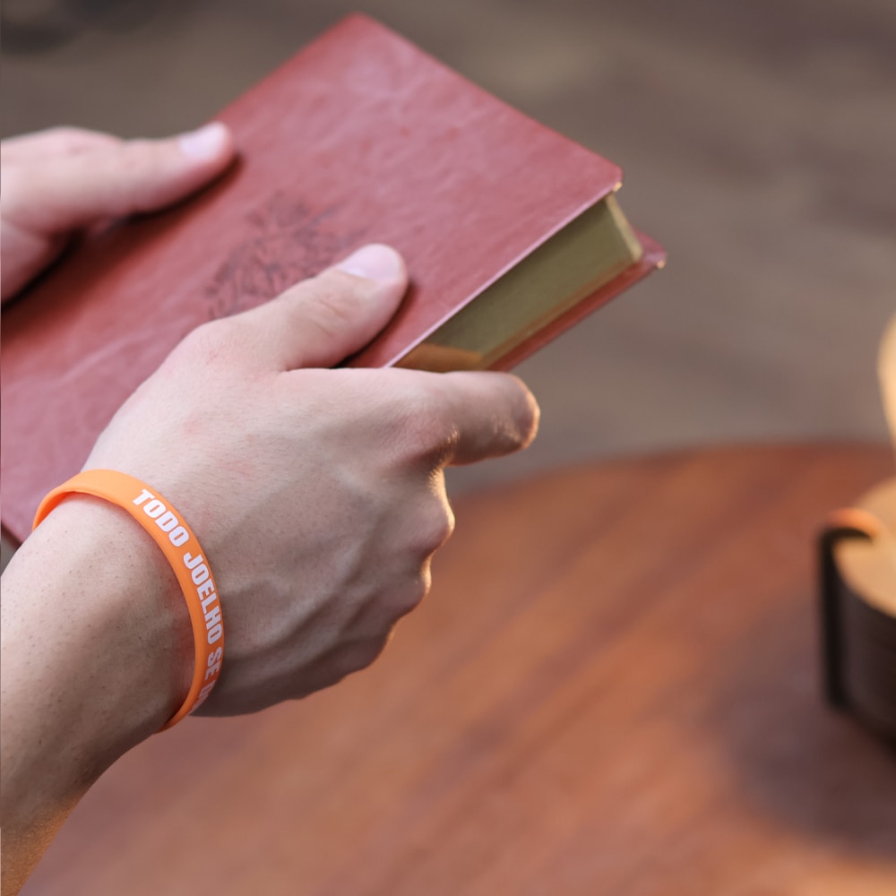 Pulseira de Silicone Laranja | Todo Joelho Se Dobrará