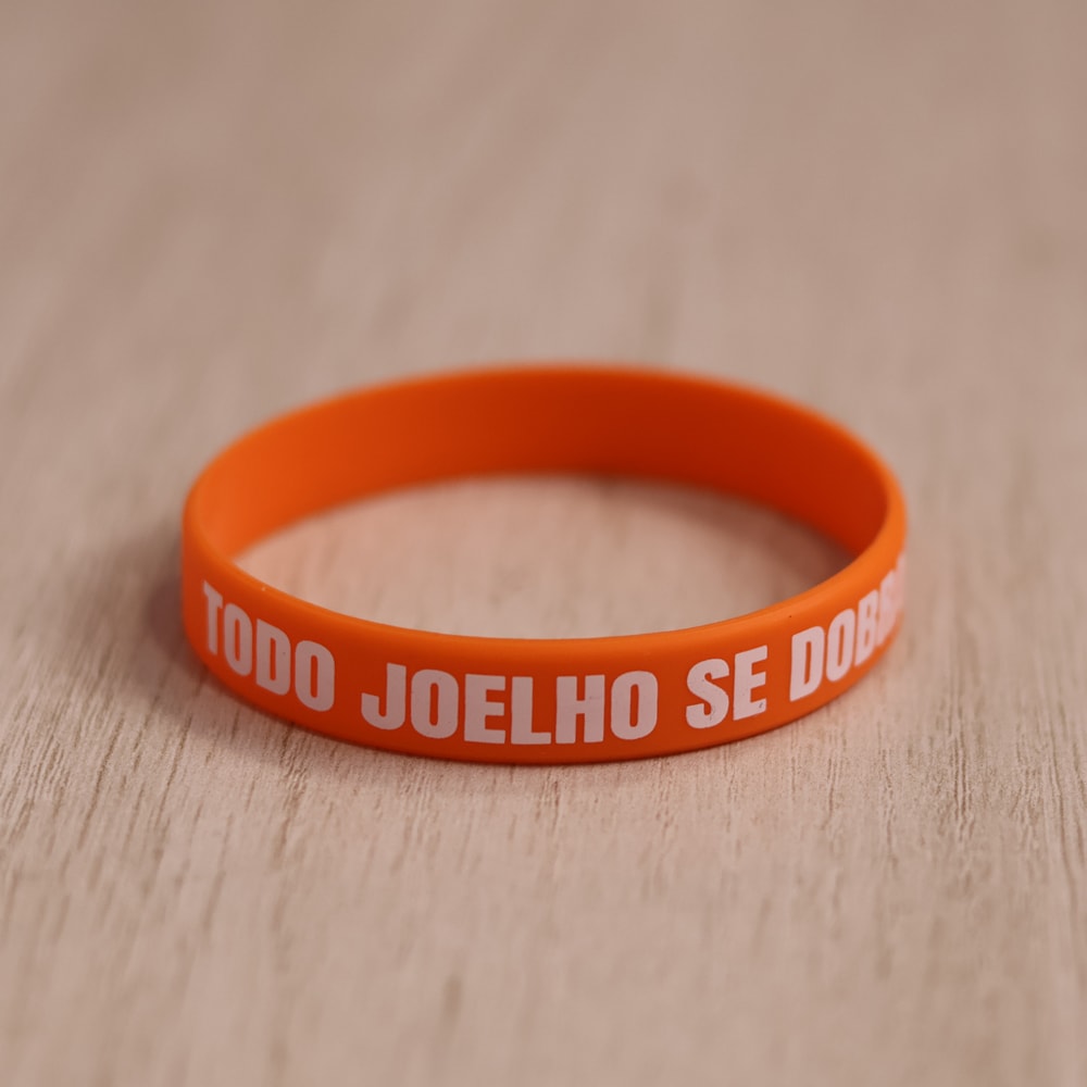 Pulseira de Silicone Laranja | Todo Joelho Se Dobrará