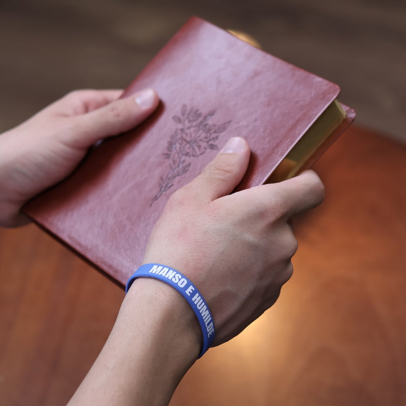 Pulseira de Silicone Azul Cobalto | Manso e Humilde