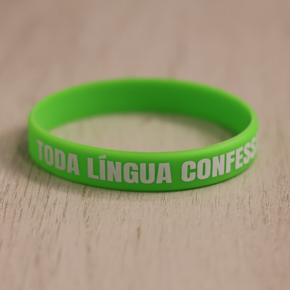 Pulseira de Silicone Verde Neon | Toda Língua Confessará