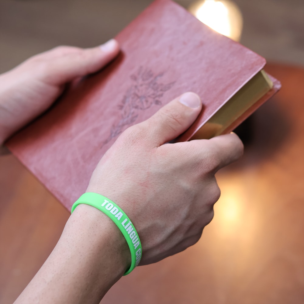 Pulseira de Silicone Verde Neon | Toda Língua Confessará
