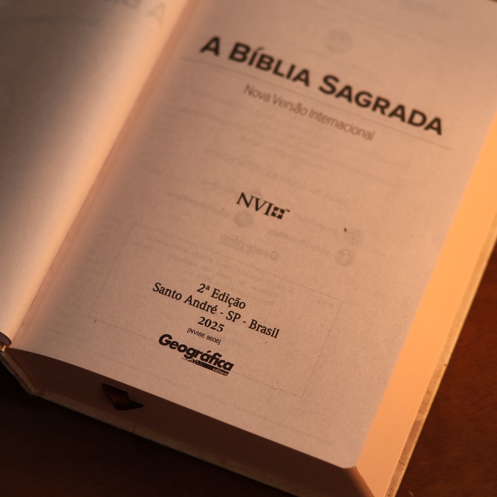 Bíblia Sagrada Força e Dignidade | NVI | Letra Normal | Capa Semi Luxo