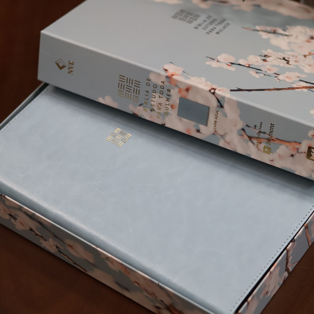 Bíblia de Estudo Para Toda Mulher | NVT | Capa Azul