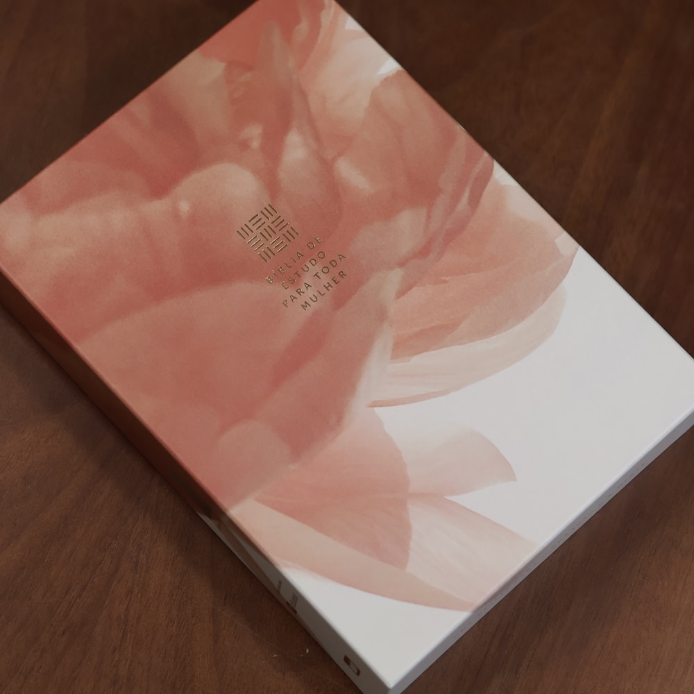 Bíblia de Estudo Para Toda Mulher | NVT | Capa Bege